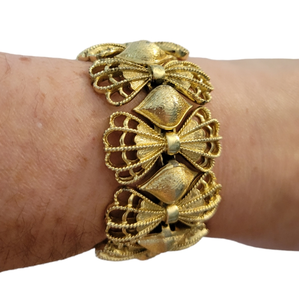 Vintage Coro Filigree Bow Bracelet Goldtone